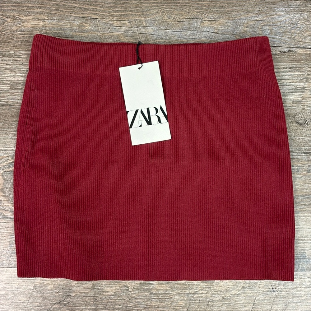 NWT Zara Ribbed Stretch Maroon Mini Skirt Size Small